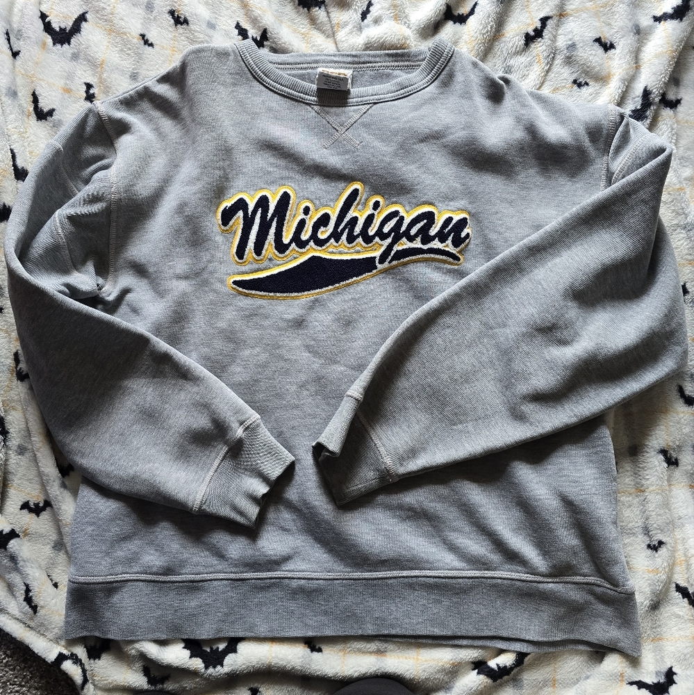 Red Oak Sportswear M Michigan Embroidered Sweatshirt